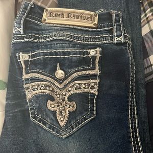 Beautiful new pair of womens rock revival jeans